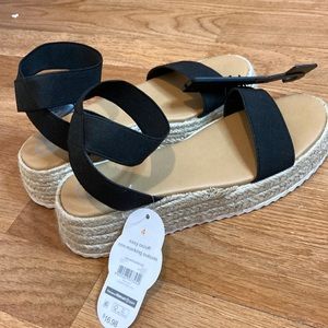 Perfect condition size 4 Wonder Nation wedged sandals. Beautiful, never worn!
